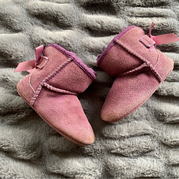 Ugg Purple Crib Booties - Picture 3 of 8